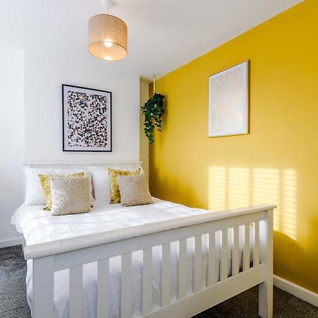 Large 7 Bedroom Town House In Chester City Centre エクステリア 写真