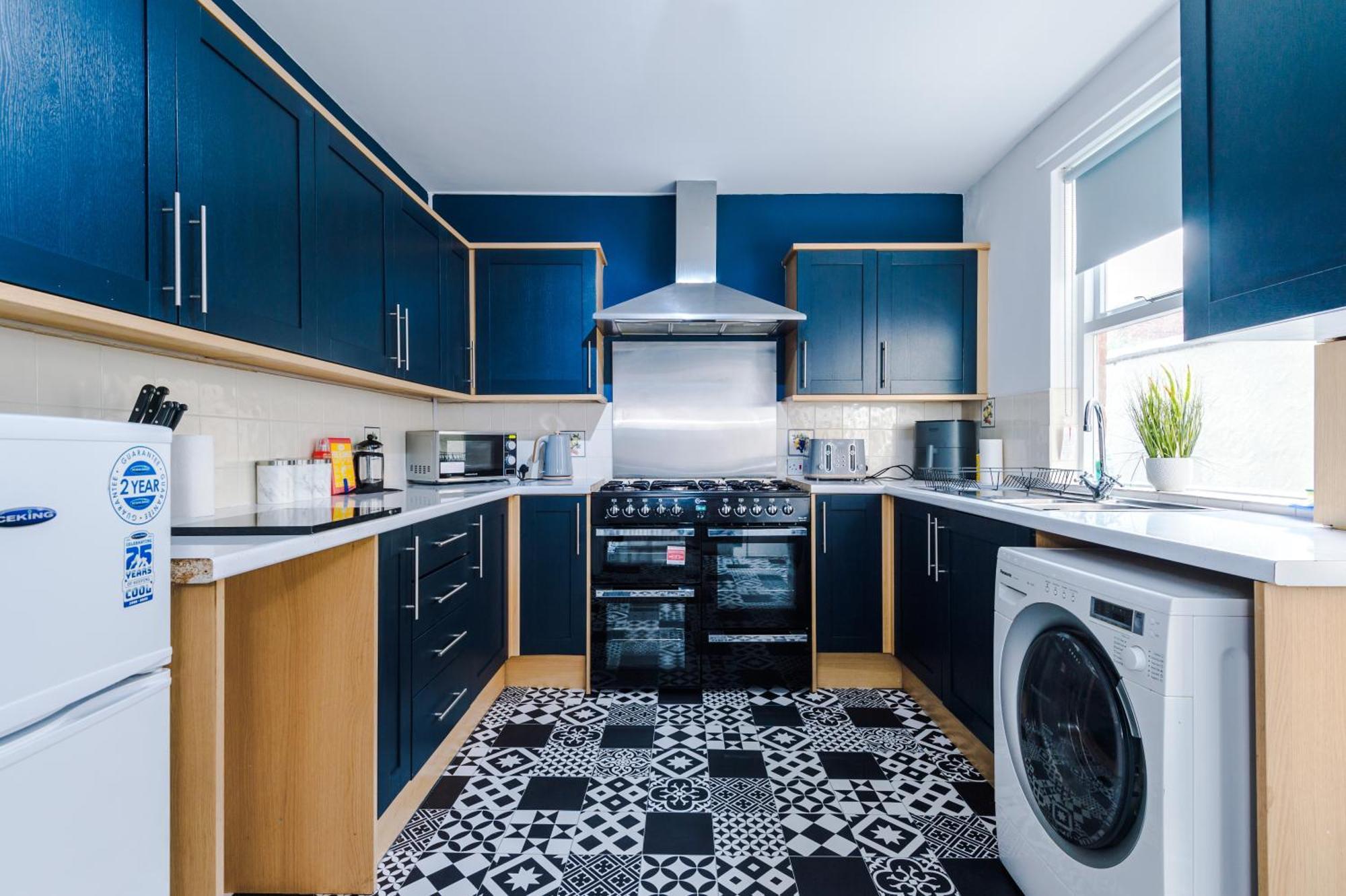 Large 7 Bedroom Town House In Chester City Centre エクステリア 写真