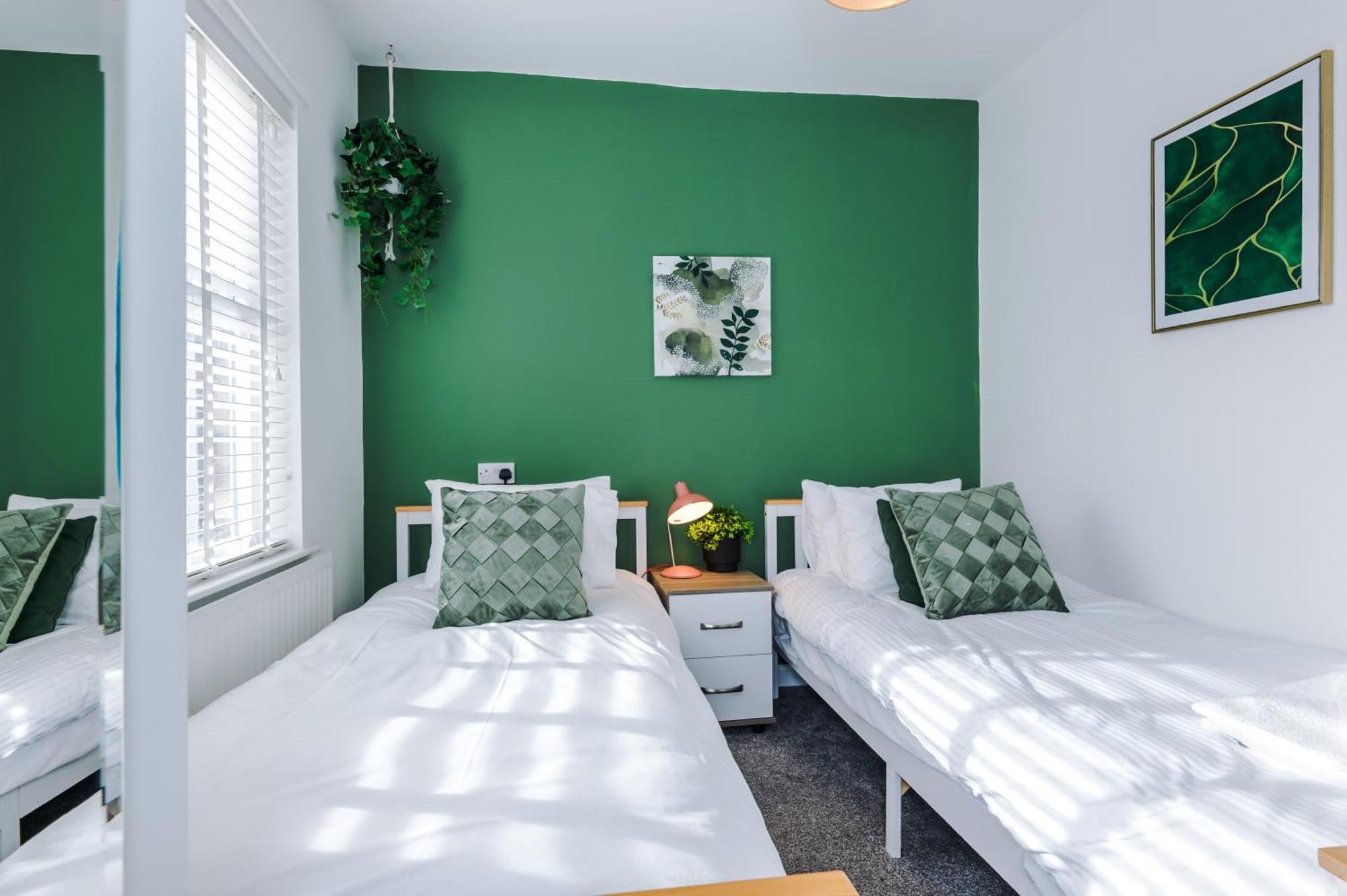 Large 7 Bedroom Town House In Chester City Centre エクステリア 写真