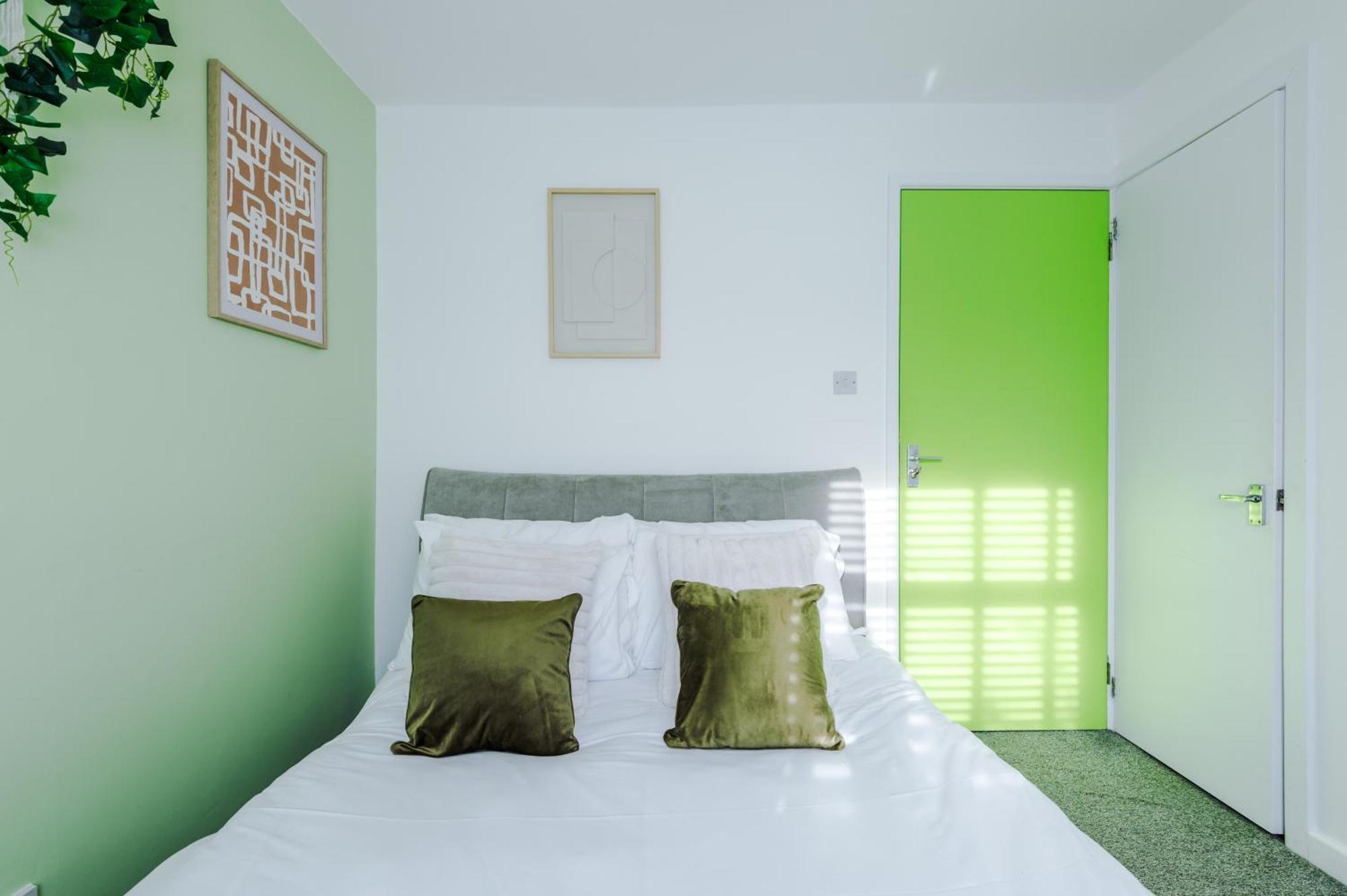 Large 7 Bedroom Town House In Chester City Centre エクステリア 写真