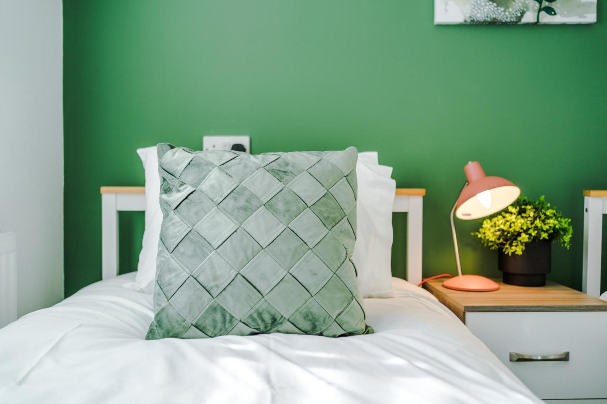 Large 7 Bedroom Town House In Chester City Centre エクステリア 写真