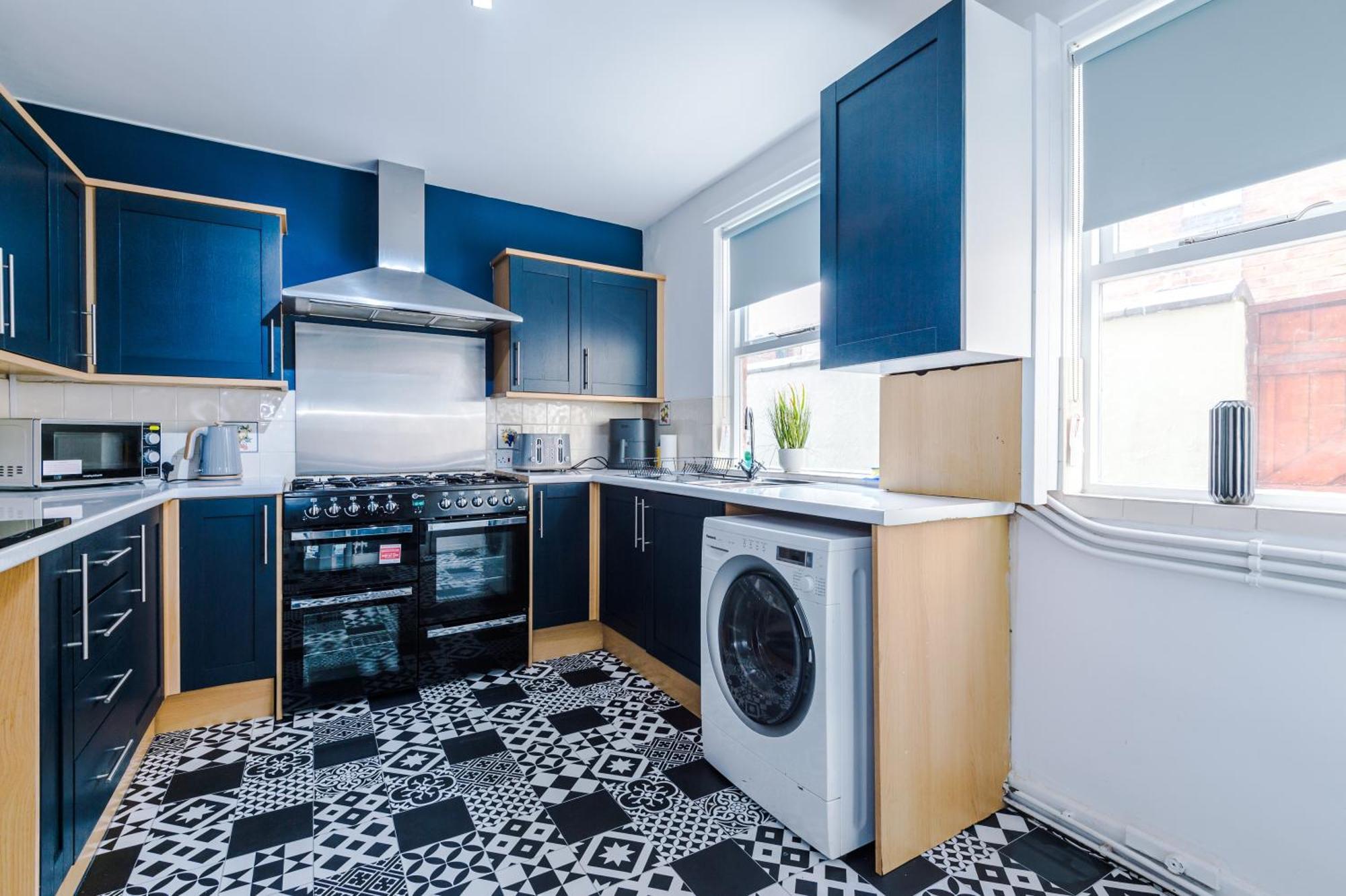 Large 7 Bedroom Town House In Chester City Centre エクステリア 写真
