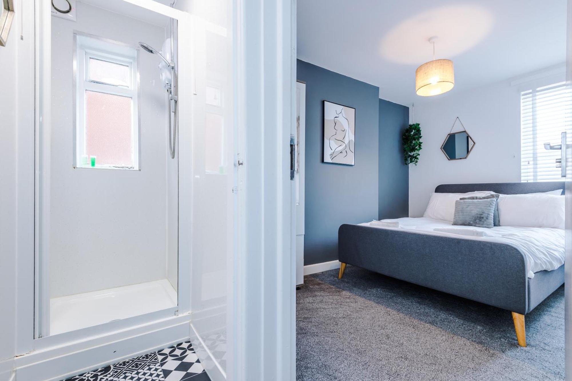Large 7 Bedroom Town House In Chester City Centre エクステリア 写真