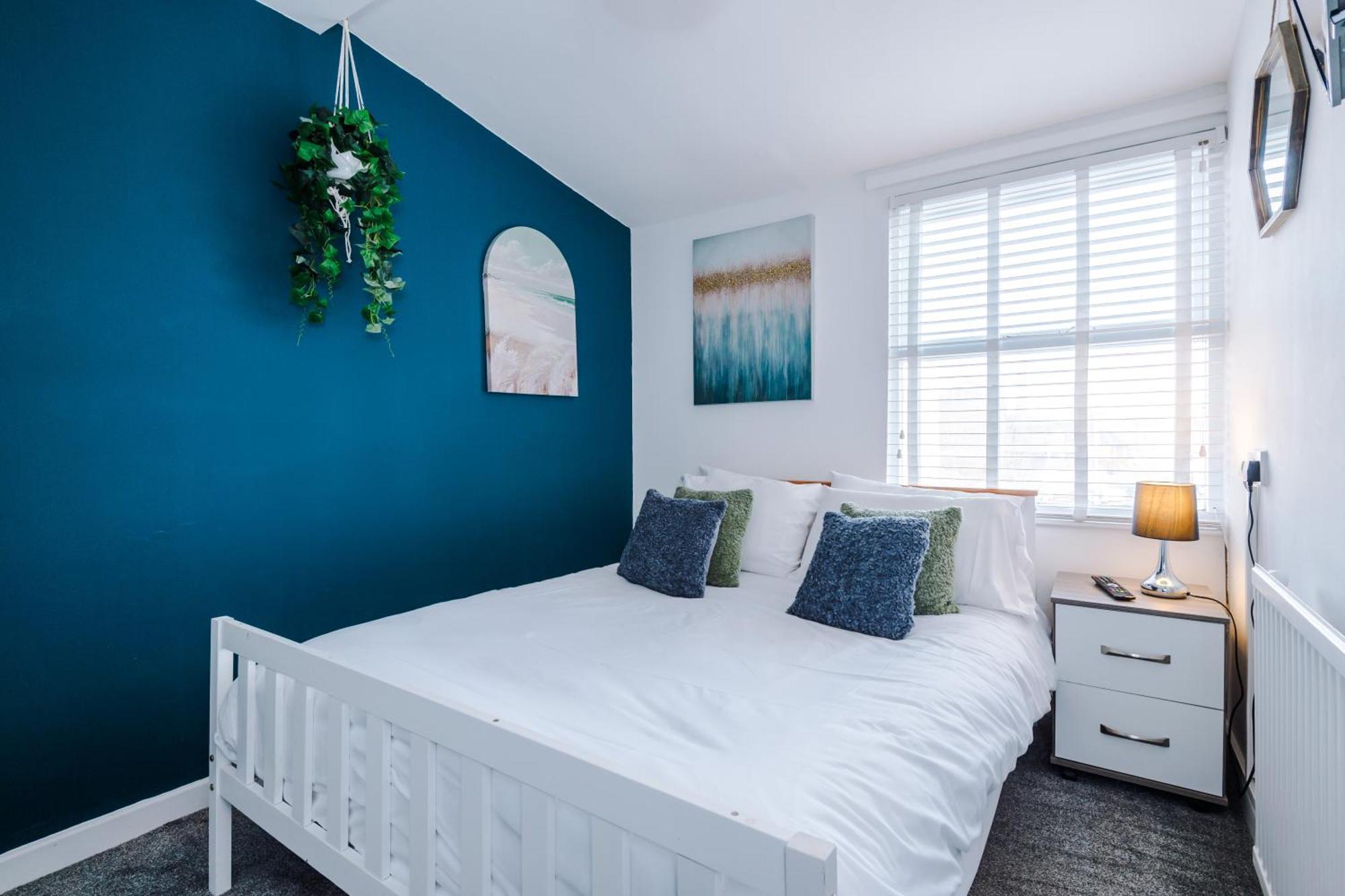 Large 7 Bedroom Town House In Chester City Centre エクステリア 写真