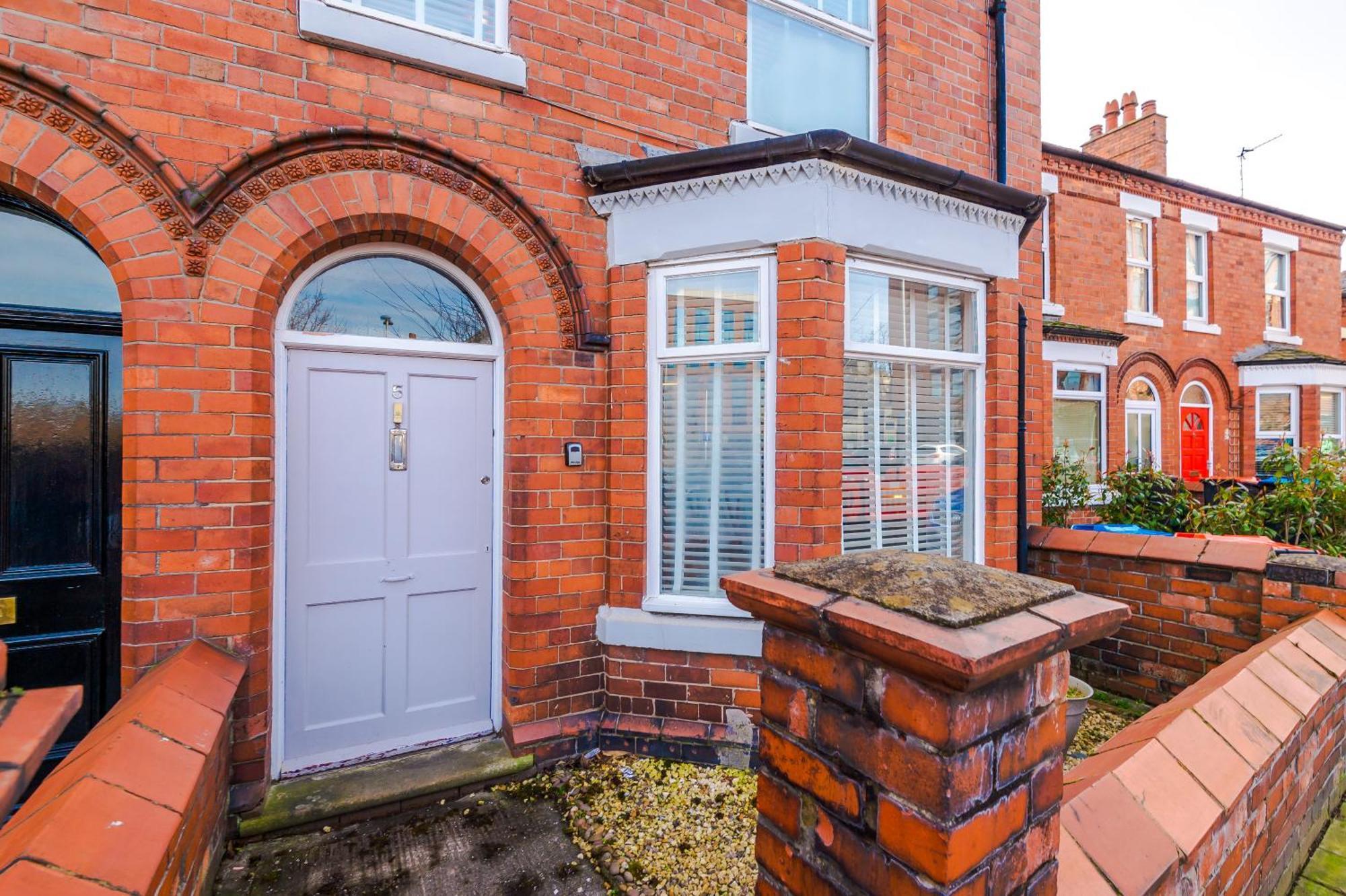 Large 7 Bedroom Town House In Chester City Centre エクステリア 写真