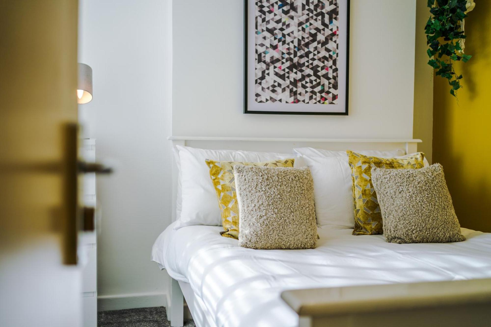 Large 7 Bedroom Town House In Chester City Centre エクステリア 写真