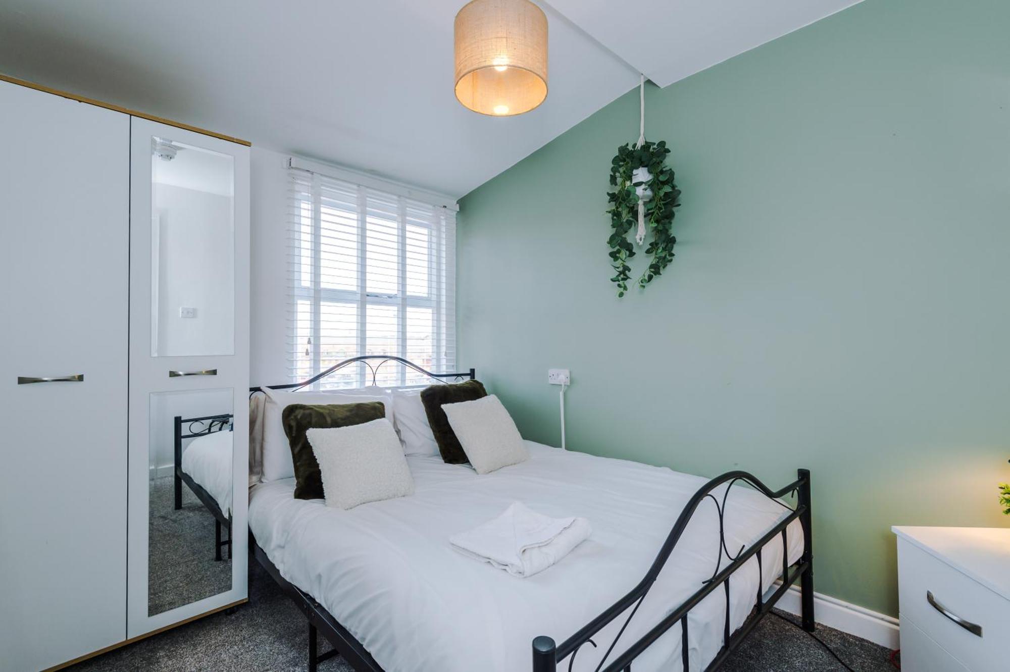 Large 7 Bedroom Town House In Chester City Centre エクステリア 写真