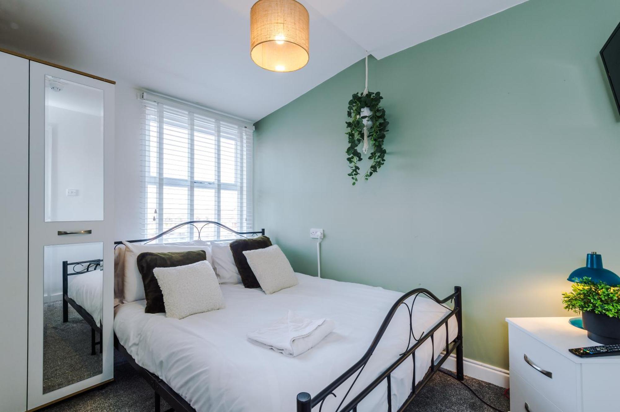 Large 7 Bedroom Town House In Chester City Centre エクステリア 写真