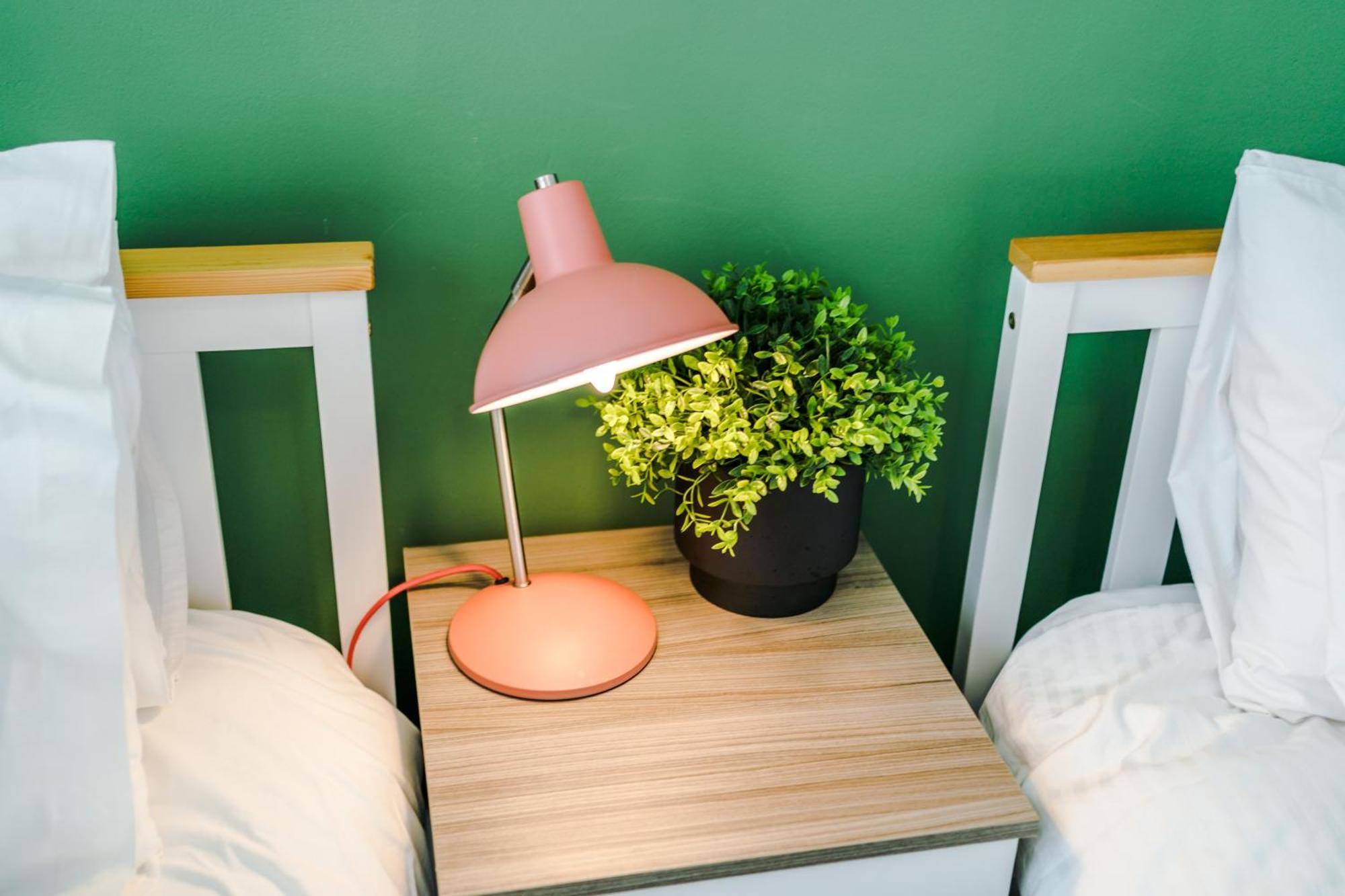 Large 7 Bedroom Town House In Chester City Centre エクステリア 写真