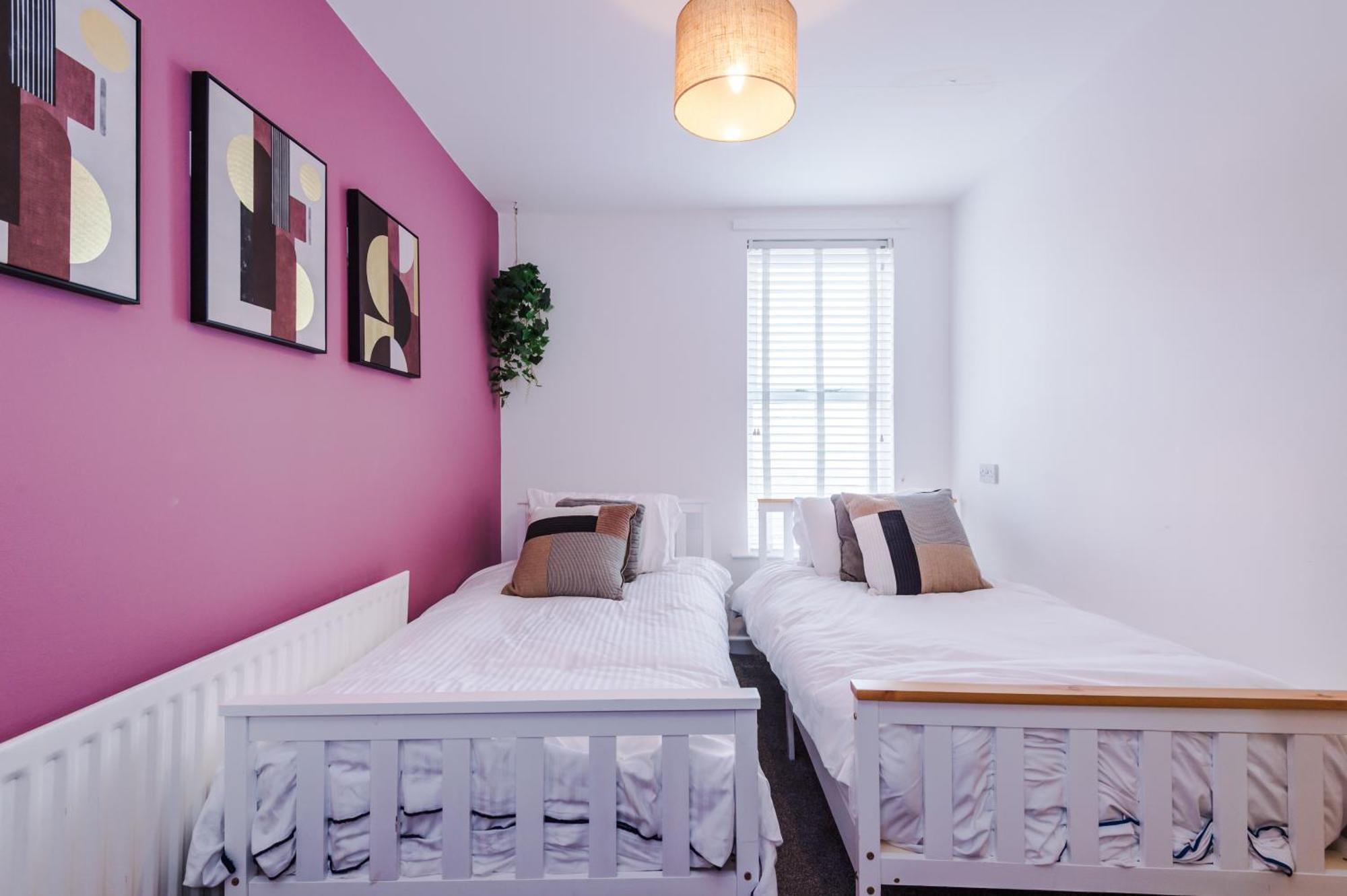 Large 7 Bedroom Town House In Chester City Centre エクステリア 写真