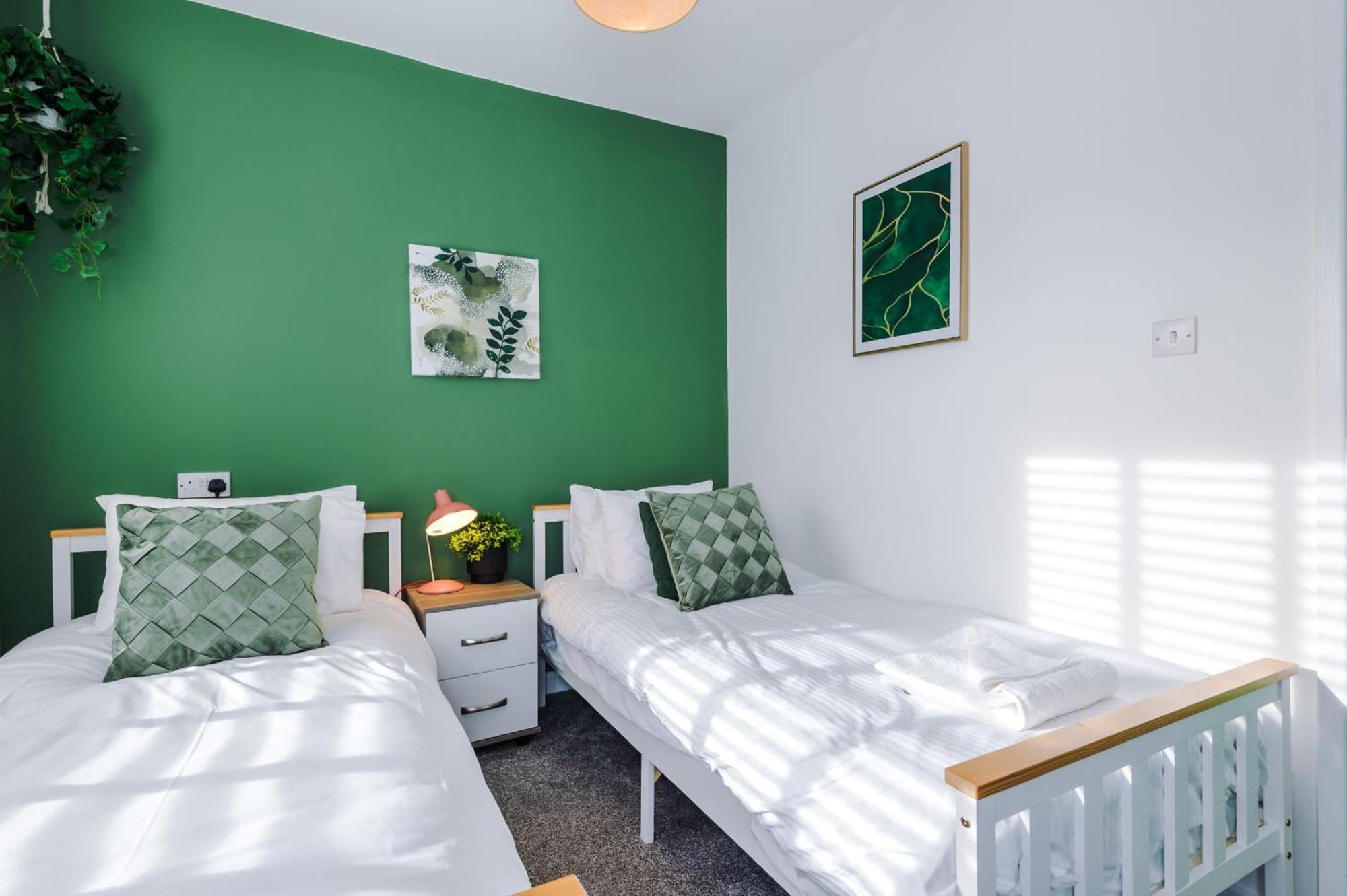 Large 7 Bedroom Town House In Chester City Centre エクステリア 写真